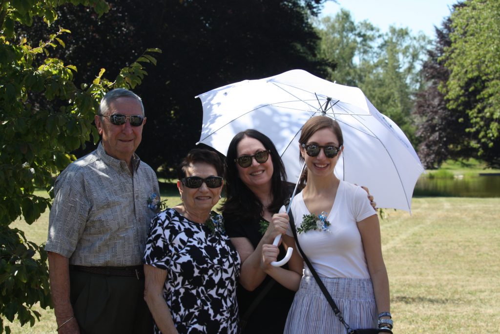 Familie von Überlebenden - 3 Generationen Familie von Überlebenden - 3 Generationen